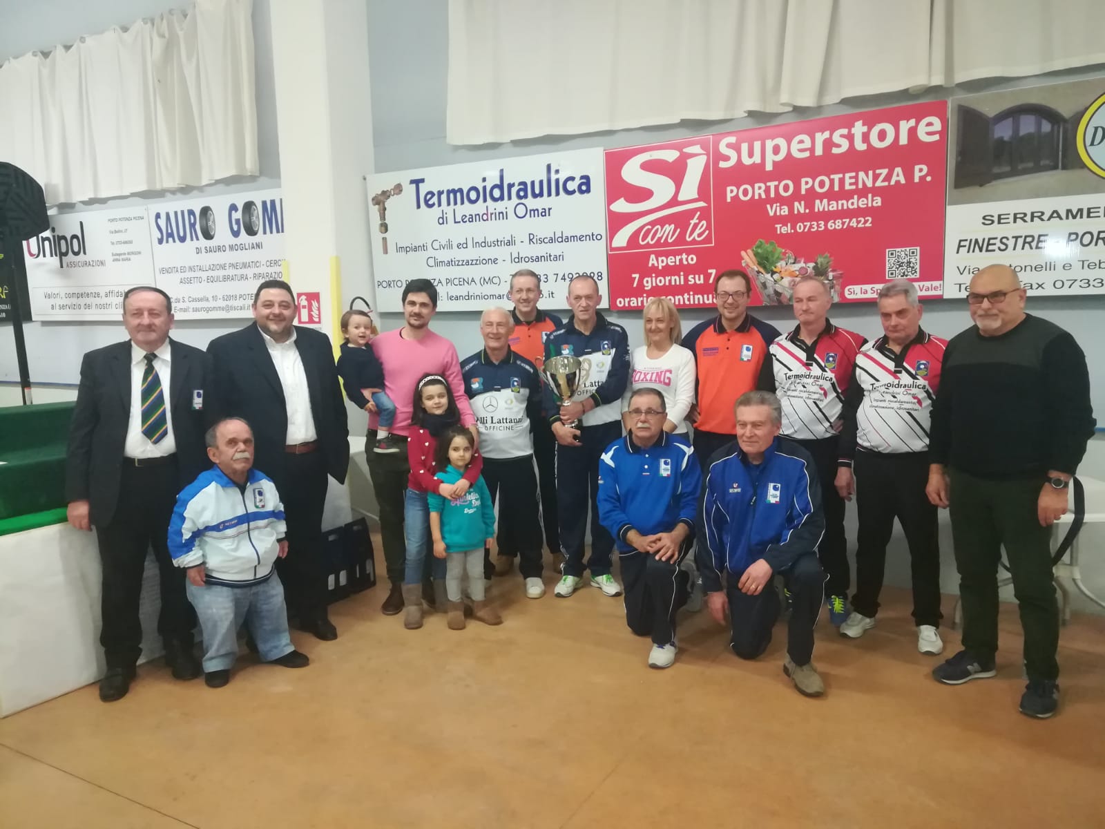 Gruppo premiati cat. B C Porto Potenza