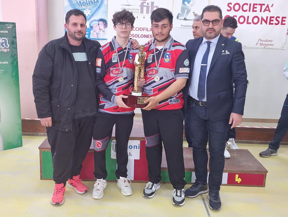 sandro velocci e giuseppe formato premiano i vincitori