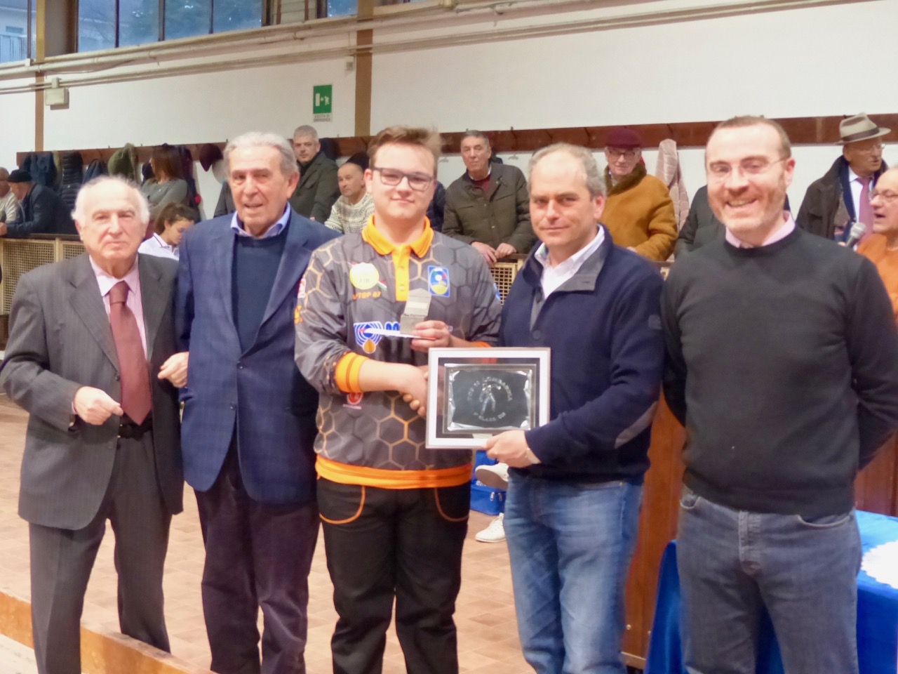 Gabriele Bocchio vincitore Under 18 premiato da Vittorio Coscia presidente Centro Sportivo Vogherese