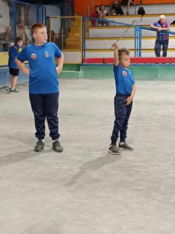 Under 12 L a Tola 4