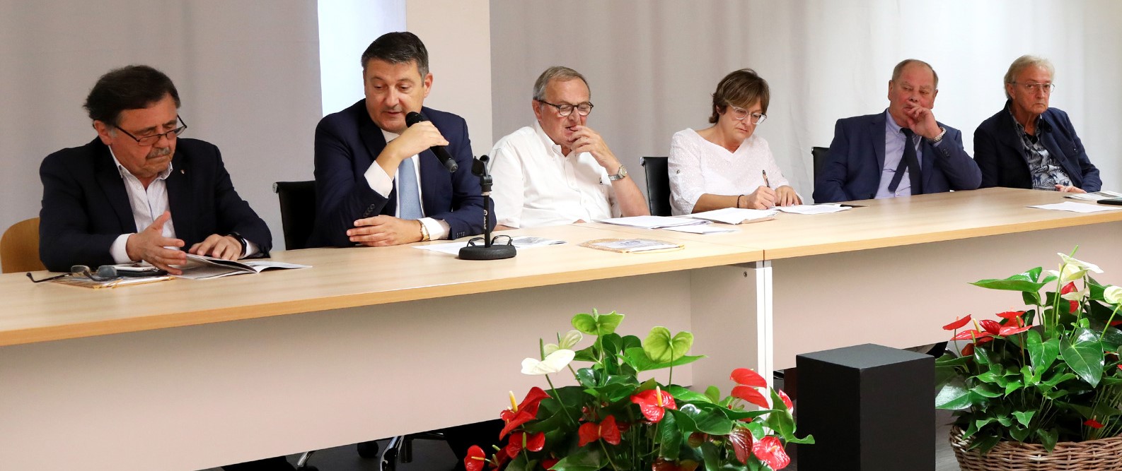 2023 09 15 Conferenza Stampa foto fronte tavolo relatori ritagliata